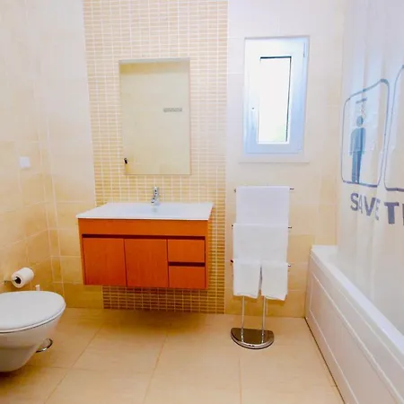 Marta - Balcony, Patio, Pool Apartamento Ferrel (Leiria)